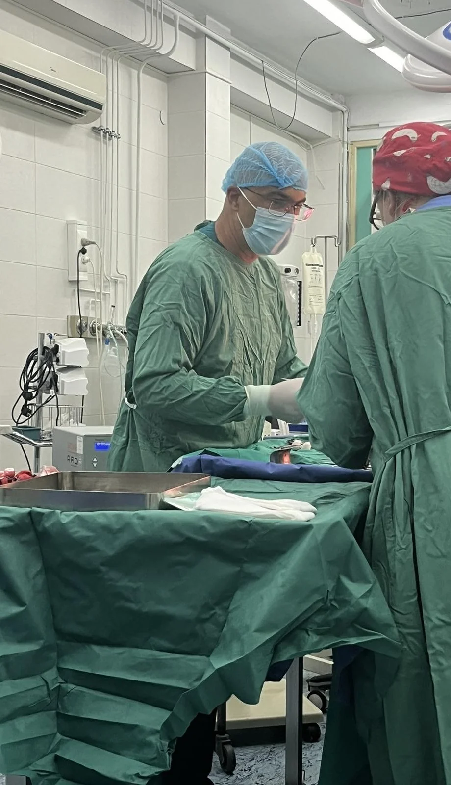 Advanced obstetric and surgical support in an operating room